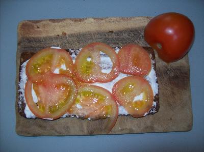 Vollkornbrot Frischkäse Tomate